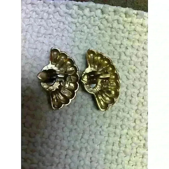 Costume Clip-on Earrings - Picture 3 of 10